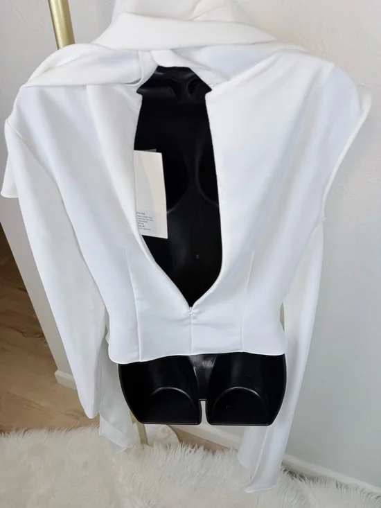 A.W.A.K.E. MODE White Roman Greek Asymmetric Draped Scarf Top - Picture 11 of 16